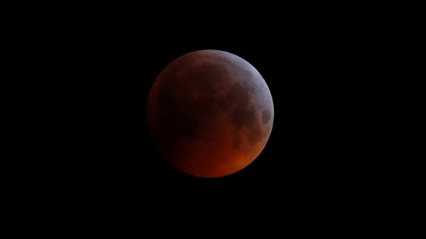 Cosmic 2-for-1: Total lunar eclipse combines with supermoon