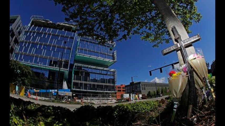 Experts: Missing pins possibly caused Seattle crane collapse