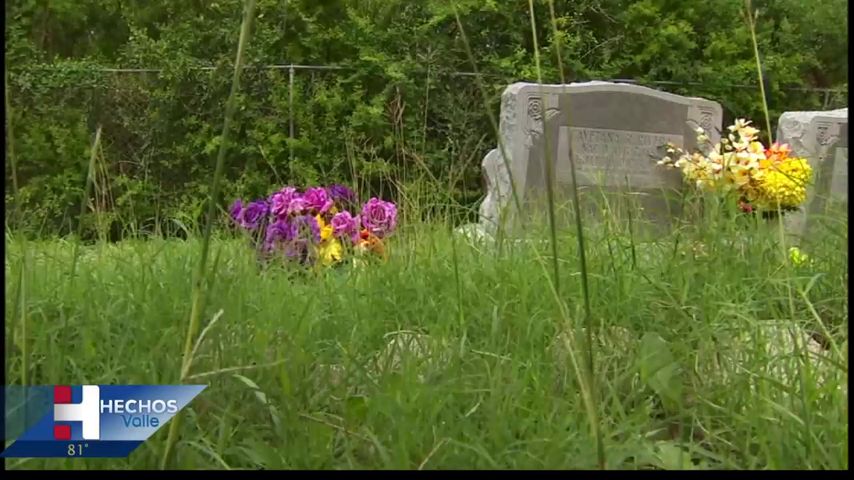 Familiares de difuntos en un cementerio de Weslaco alegan que existe mal mantenimiento