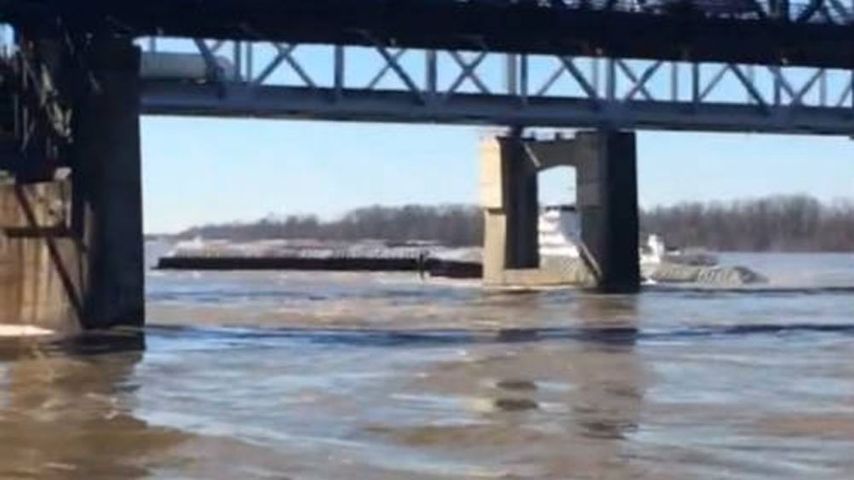 Barges hit railroad bridge at Vicksburg, 3rd day straight