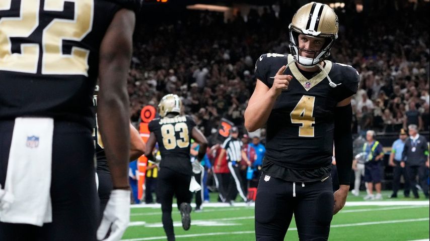 Derek Carrs New Orleans debut is a success as the Saints edge the Titans 1615