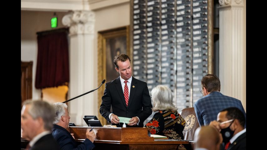 Texas House Speaker offers Democrats free plane ride home to return to state