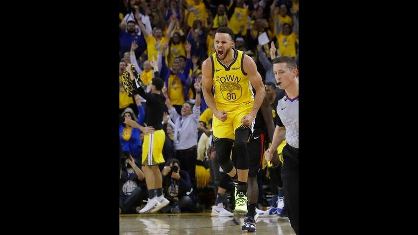 Warriors squander 31-point lead, Clippers tie series at 1-1