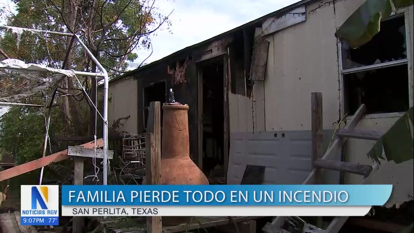 Familia de San Perlita pierde su casa en un incendio