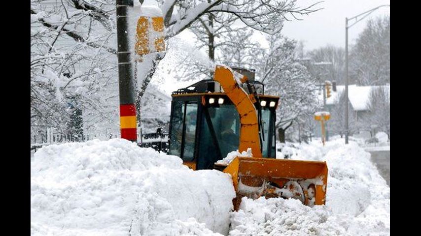 Northeast digs out after storm closes schools, slows commute
