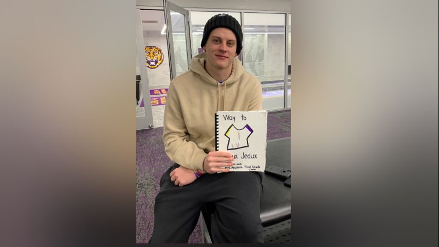 Elementary school students gift Joe Burrow with book of letters, 'Way to  Geaux Jeaux