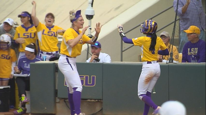 LSU Softball Sweeps Auburn In Win Sunday