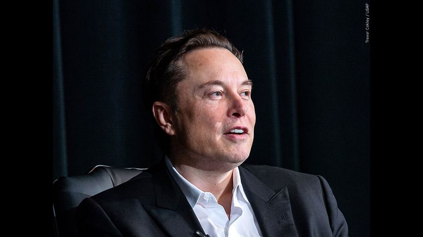 Musk declara en demanda por paquete de compensación