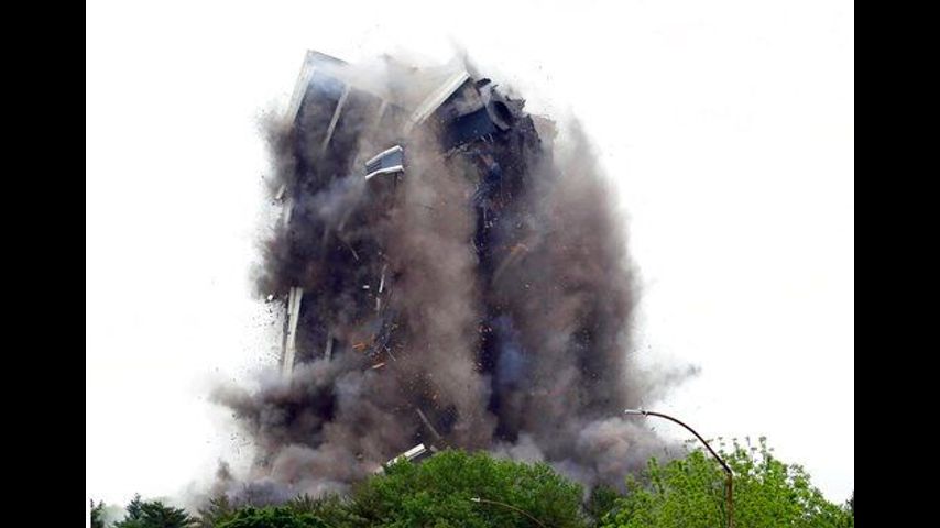 Defunct steelmaker's 21-story headquarters imploded
