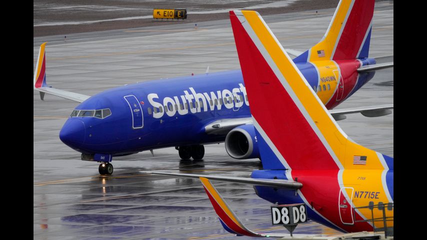 Southwest Airlines reaches $140 million settlement over holiday flight-canceling meltdown last year