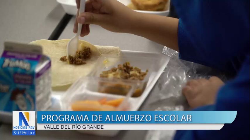 Comedores escolares ofrecen alimentos gratis para estudiantes de bajos recursos