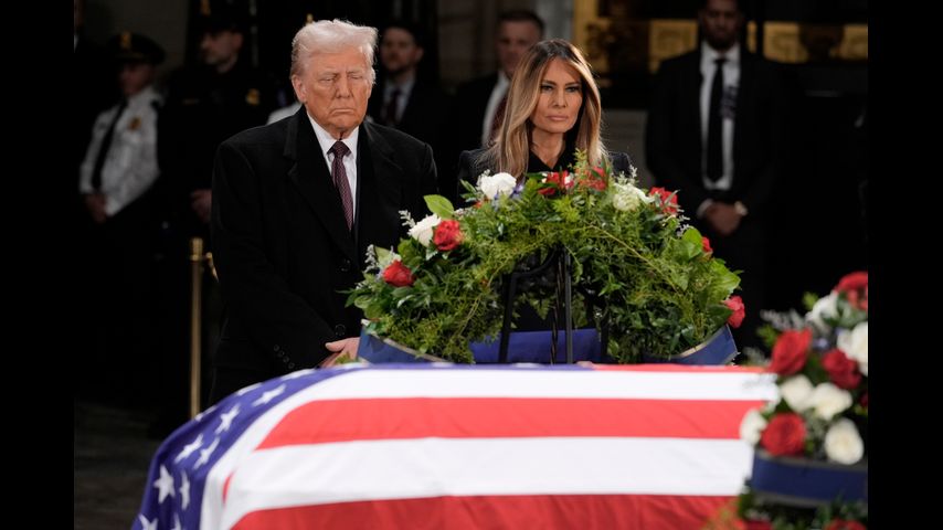 Trump se presenta a rendir homenaje ante el féretro de Jimmy Carter en el Capitolio