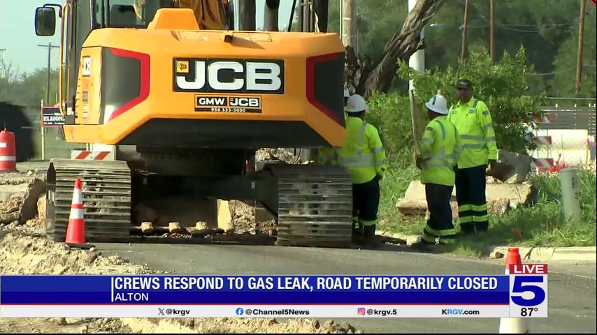 Gas leak causes road closure in Alton