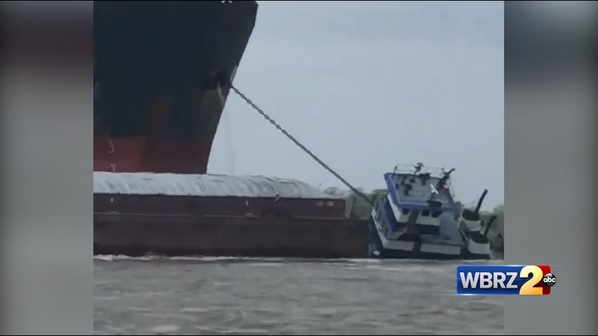 Video Crew Escapes Sinking Tugboat In Mississippi River