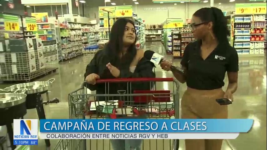 Regresa a Clases: Estudiante de Donna ISD recibe útiles escolares