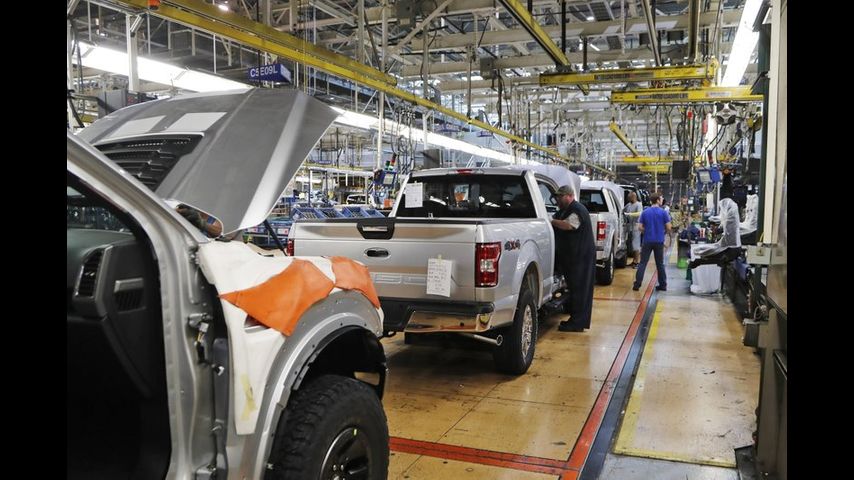 Fuentes AP: Fabricantes de autos de EEUU cerrarán fábricas