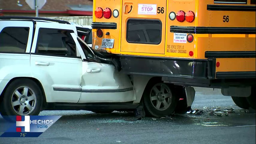 Se registra accidente entre vehículo y autobús del distrito escolar de La Feria