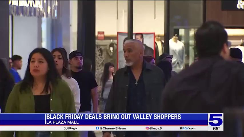 Valley shoppers flock to La Plaza Mall for Black Friday deals