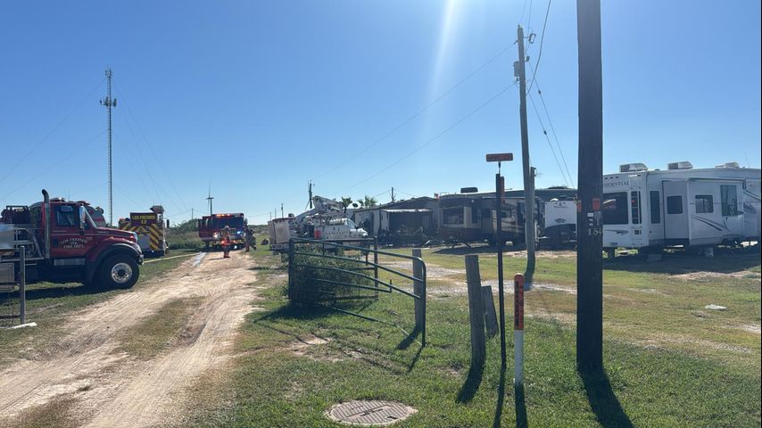 Reportan incendio de varias estructuras y casas rodantes en Bay Breeze RV Park en Los Fresnos