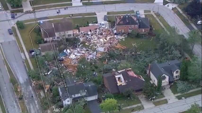 Tornado sweeps through suburban Chicago, causing damage