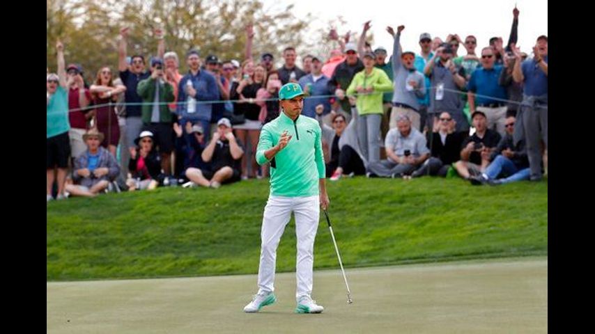 Rickie Fowler shoots 64 for 4-shot lead at Phoenix Open