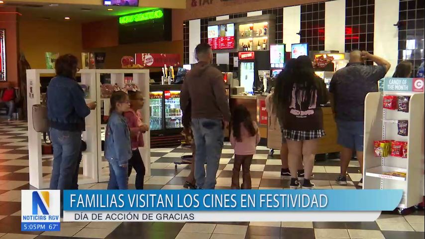 Familias del Valle disfrutan el Día de Acción de Gracias en el cine