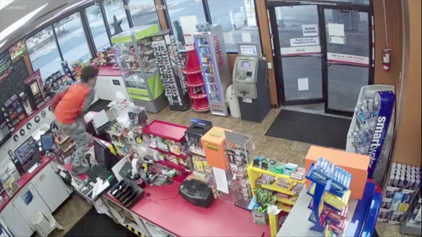 Teens rob store after clerk collapses from heart attack