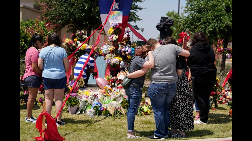 Official: Officer saved 'countless lives' ending mall attack