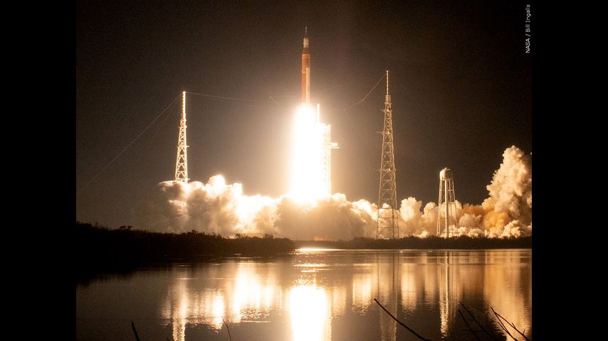 La NASA lanza un cohete lunar 50 años después del Apollo