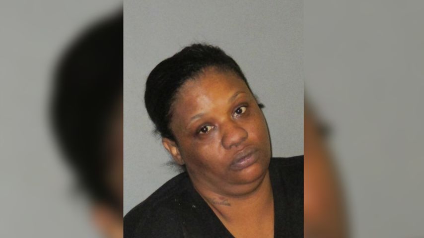 Woman arrested for stealing purse in casino parking lot, tries to flee