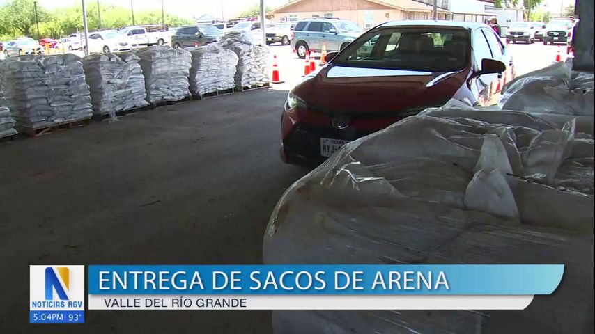 Autoridades movilizan recursos ante tiempo severo y distribuyen sacos de arena en el Valle