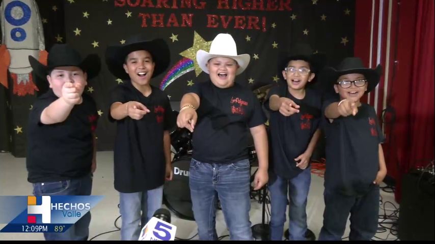 'El ritmo me llega': música de conjunto que motiva a los estudiantes de primaria de Edinburg en el programa extracurricular