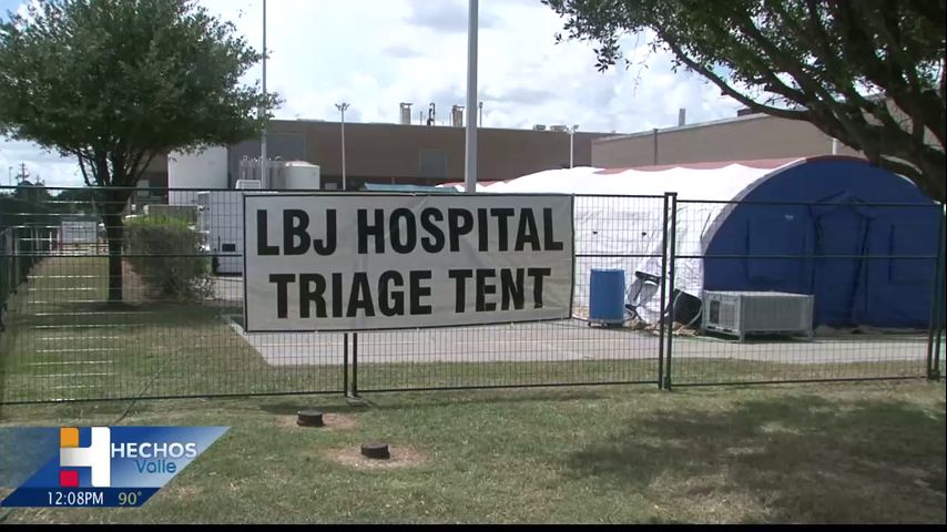 Instalan carpas por sobrecupo en importante hospital de Houston