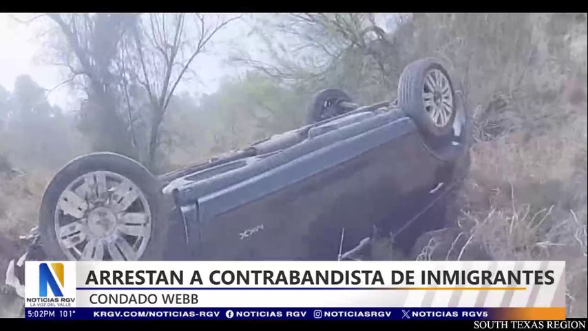 Persecución en Texas termina en volcadura y arresto por contrabando