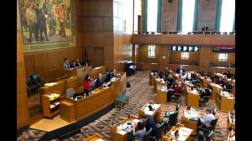 Never-ending reading: Oregon GOP tries to tie up Legislature