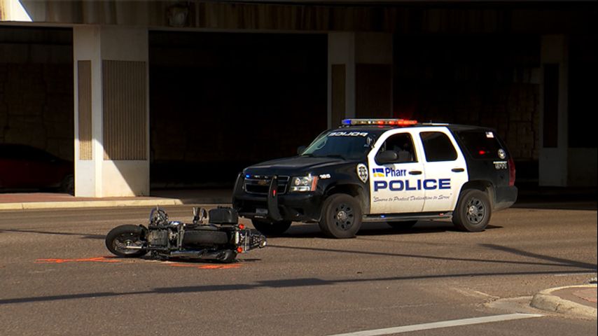Policía Y Bomberos Responden A Un Choque Que Involucra A Una Motocicleta En Pharr