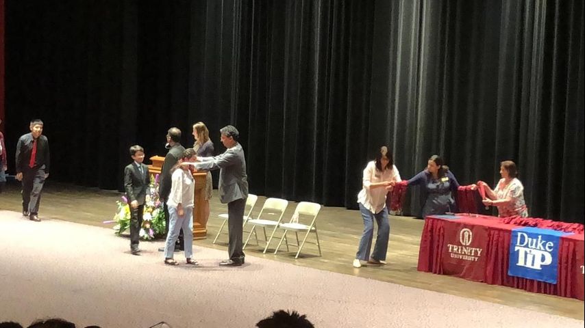 Alumna de Séptimo Grado Recibe Reconocimiento