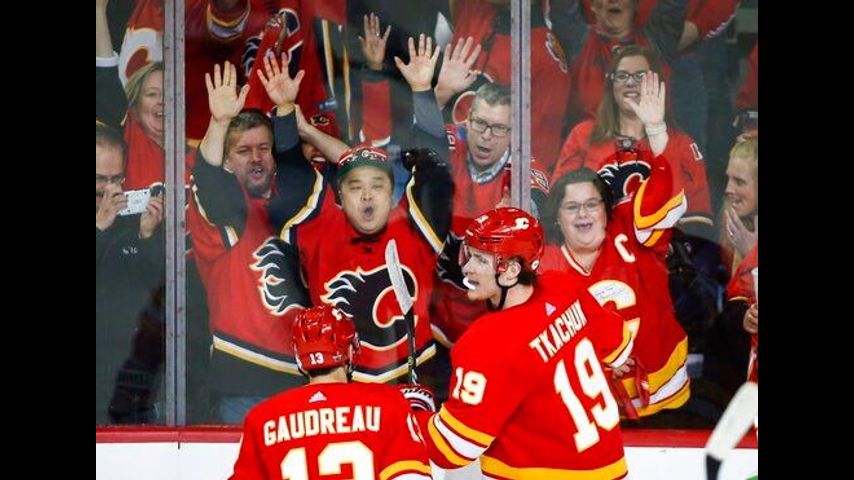 Tkachuk, Smith lift Flames over Avalanche 4-0 in Game 1