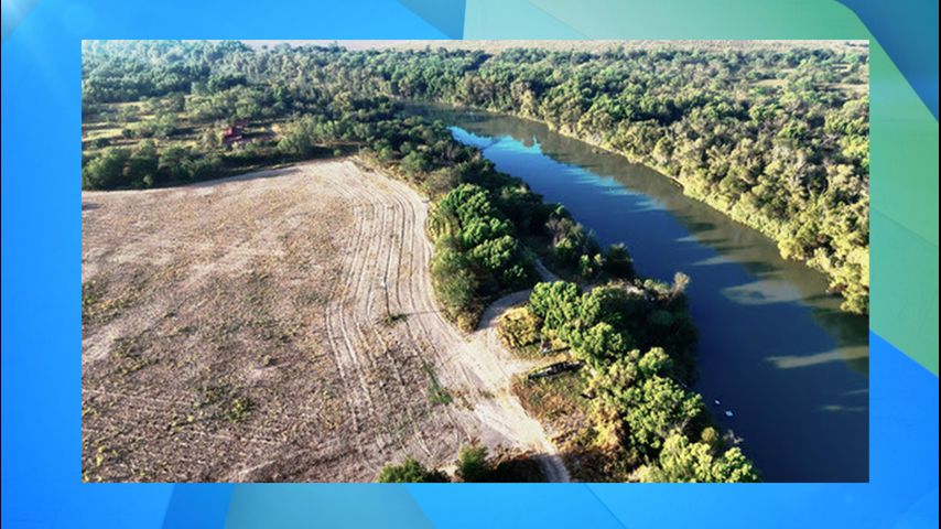 El comisionado de tierras de Texas ofrece 1.400 acres en el condado Starr a Trump para 'instalaciones de deportación'