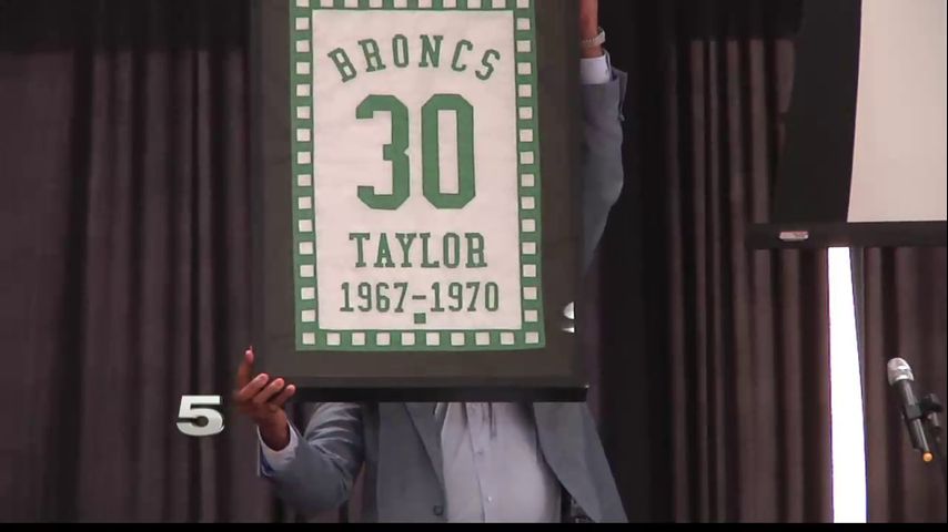 Taylor's #30 Retired At UTRGV