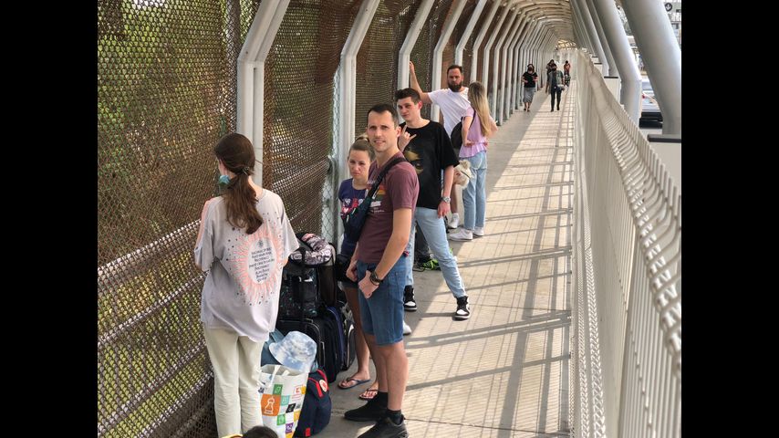 Refugiados ucranianos buscan asilo en Puente Internacional McAllen-Hidalgo