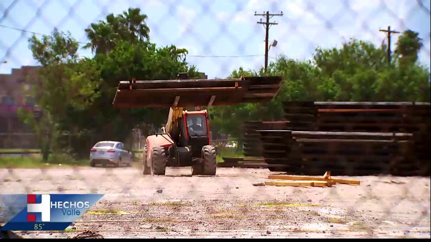 Encuentran paneles y vigas de acero que fueron reportadas como robadas de una construcción del muro fronterizo