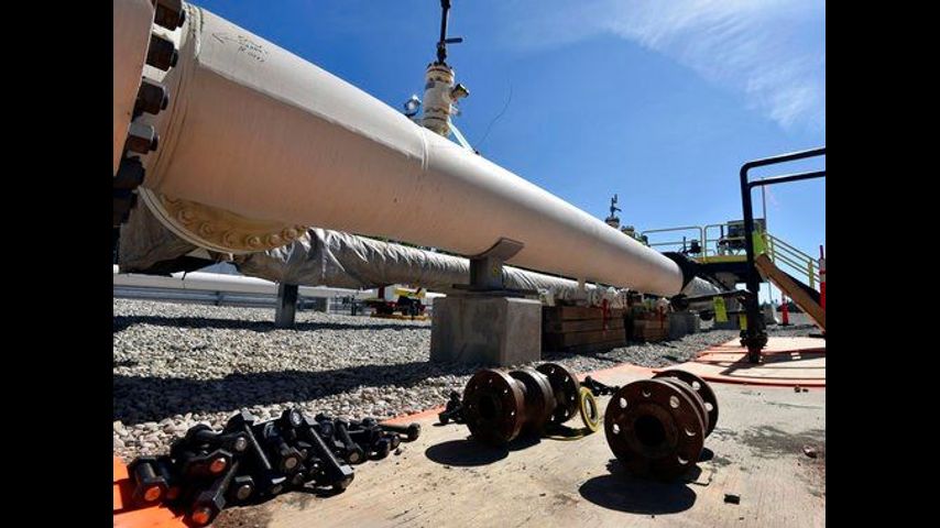 Michigan governor reaches final deal on Great Lakes pipeline