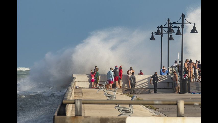 Evacuaciones en la costa de EEUU antes de llegada de Laura