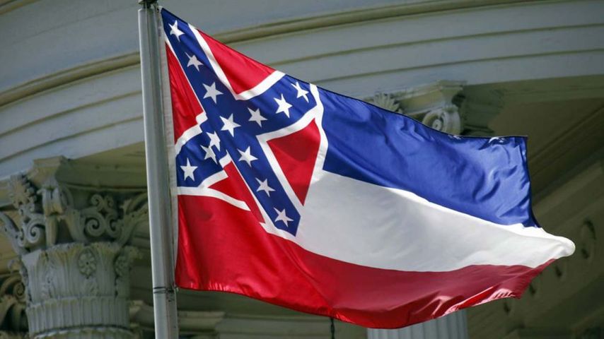 Ole Miss removes Mississippi flag with Confederate emblem