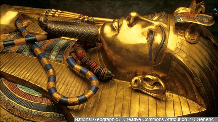 Egypt Nefertiti May Be Buried In King Tut S Tomb