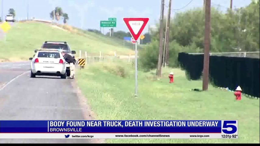 La policía de Brownsville está investigado el hallazgo del cuerpo de un hombre a lo largo de la carretera 77
