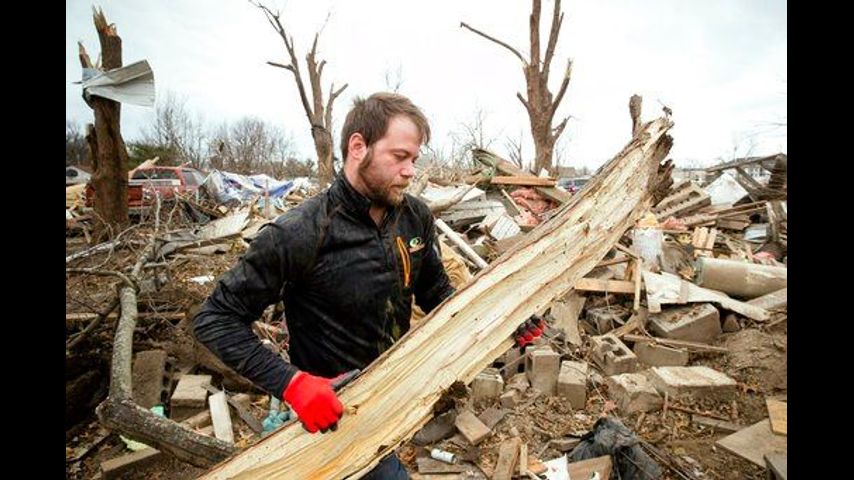 Rare December tornadoes reported in central US, killing 1