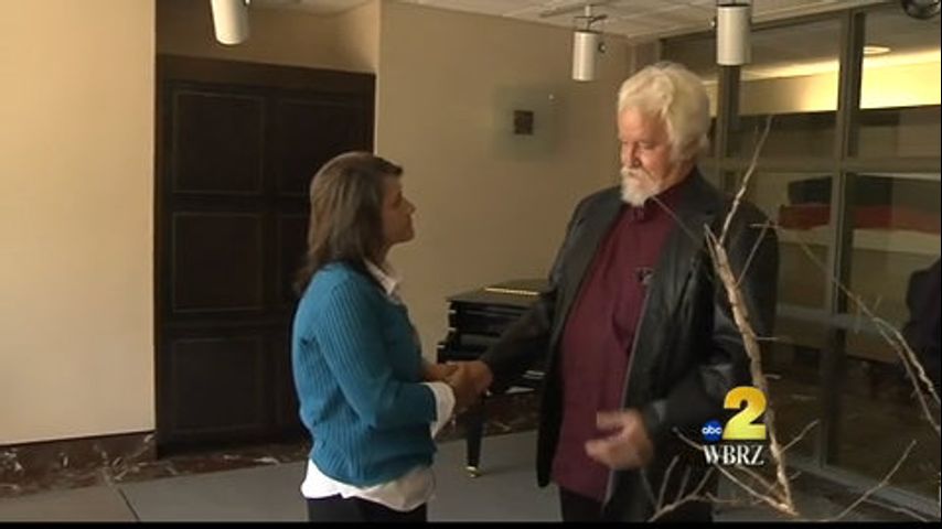 Mother reunites with good samaritan after 19 years