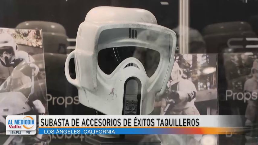 Realizan subasta de accesorios de éxitos taquilleros en Los Angeles